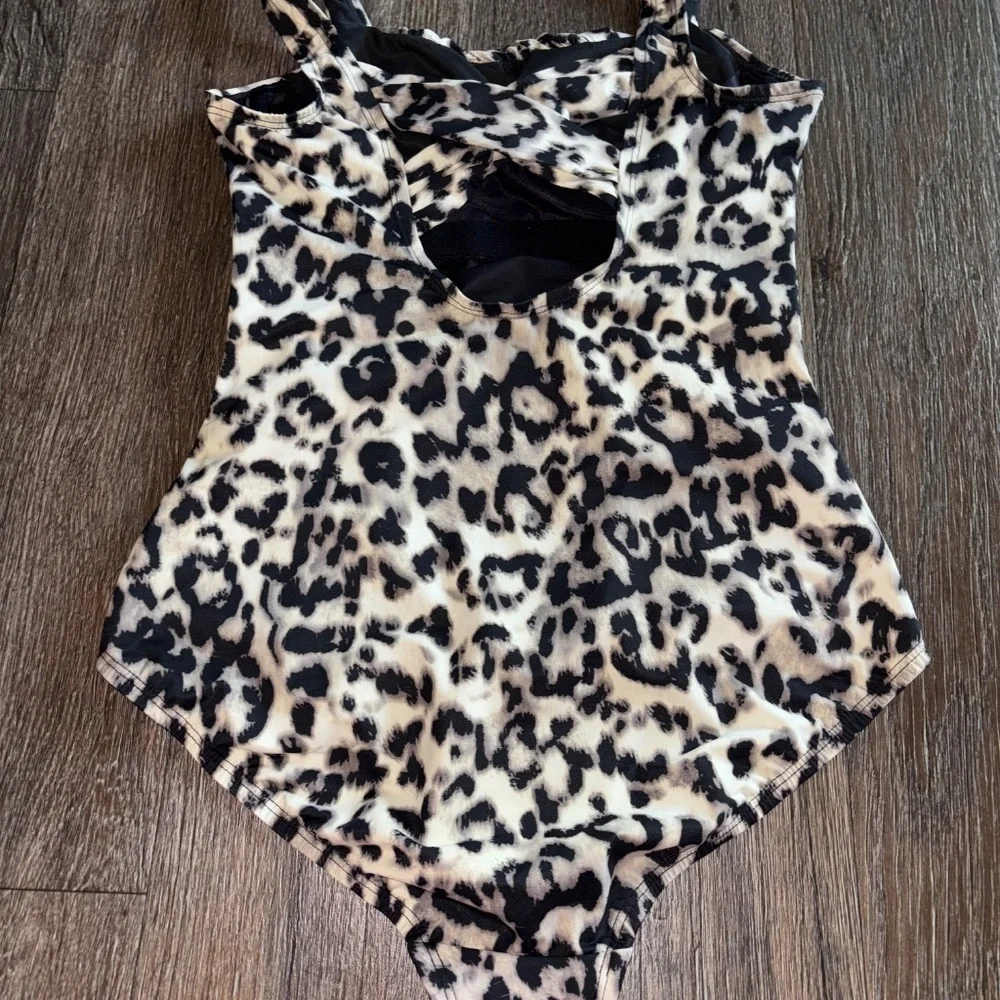 Lands End size 8 D animal print swimsuit